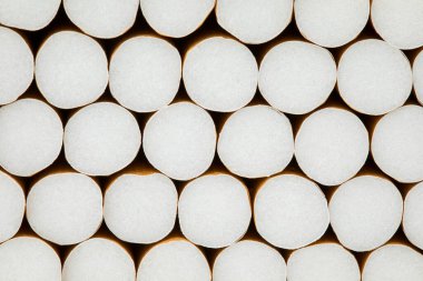 Sigara filtrelerinin makro çekimi. Bir yığın tütün sigarası.