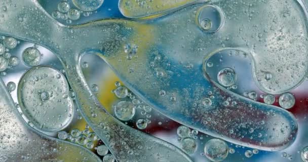 액체에서 거품을 이동시키는 천연적 배경을 매크로 의물의 아름다운 — 비디오