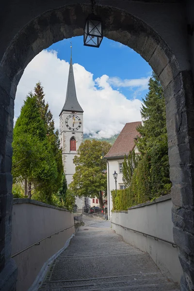 Vista para a igreja de São Martinho, cidade velha de Chur na Suíça — Fotografia de Stock
