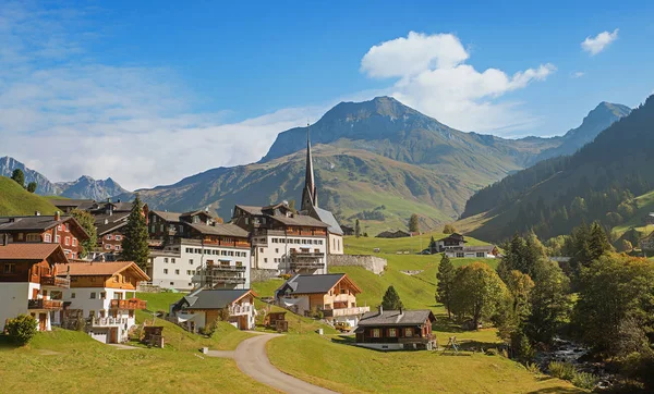 牧歌的な観光リゾート セント antonien、カントン グラウビュンデン州スイス — ストック写真
