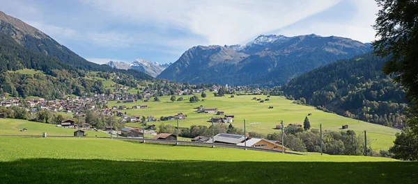 Praettigau vallei en spa gemeente klosters — Stockfoto