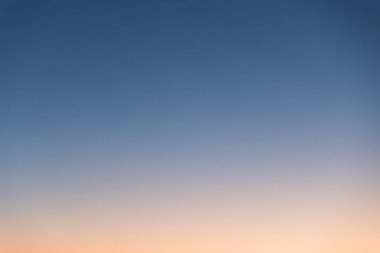 Gün batımında gökyüzü