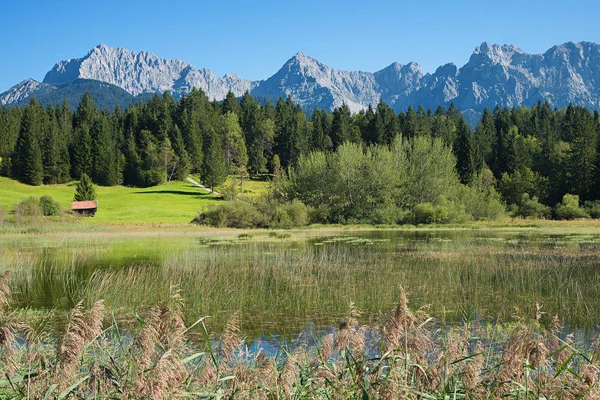 Εικονογραφική λίμνη tennsee και karwendel βουνά — Φωτογραφία Αρχείου