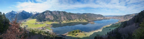 Blick vom Aussichtspunkt hohenwaldeck auf den Schliersee — Stockfoto