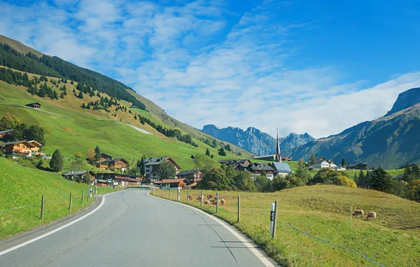 Idyllische toeristische bestemming st antonien, Zwitserland — Stockfoto