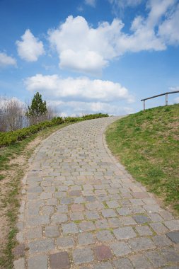 eğri ile tepeye asfalt yol