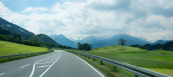 Country road to the allgau alps — Stock Photo, Image