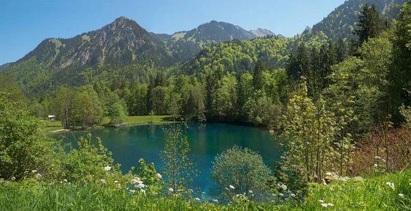Hermoso lago de montaña christlessee cerca de oberstdorf —  Fotos de Stock