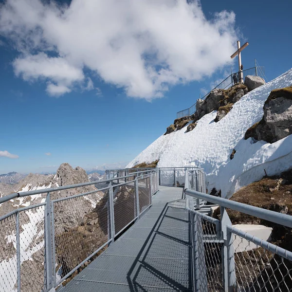 Lookout platform at nebelhorn and summit cross, allgau alps — Stock Photo, Image