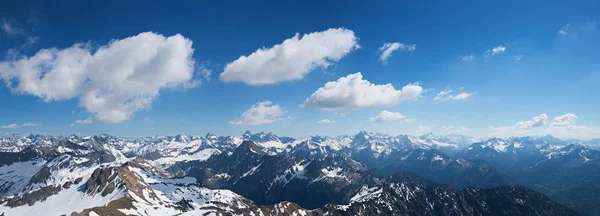 宽视野从 nebelhorn 首脑会议在阿尔高阿尔卑斯山 — 图库照片