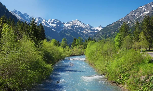 Idylliska stillach floden och dalen nära oberstdorf — Stockfoto