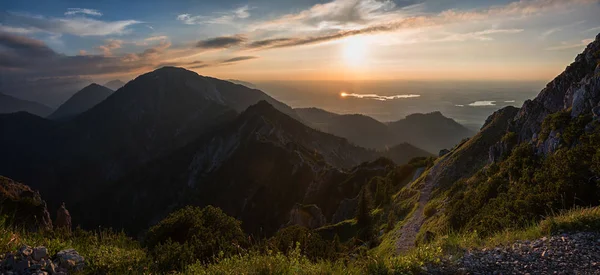 在 herzogstand 山，上部巴伐利亚的日落美景 — 图库照片