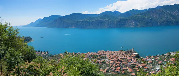 Aerial view from mountain trail to tourist destination malcesine — Stock Photo, Image