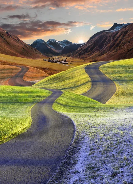 Intertwined roads, four seasons landscape — Stock Photo, Image