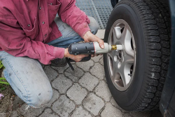 adam bir elektrik tekerlek küme ayracı ile tekerlek fındık sökün