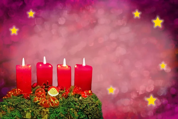 Slavnostní vánoční pozadí s adventní věnec a lesklé hvězdy — Stock fotografie