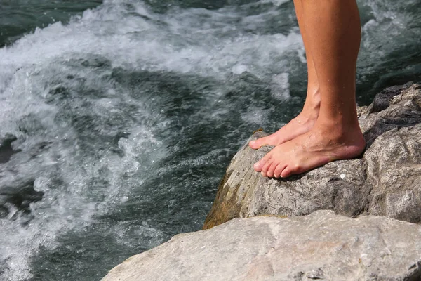 Man feet on a stone, ready for hardening — стоковое фото