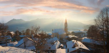 Schliersee köyü, kışın Weinberg tepesinden manzara