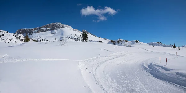 Vinterlandskap och skidområde pisten rofan, austrien — Stockfoto