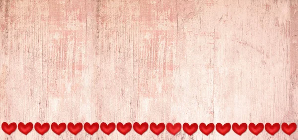 Grungy legno muro sfondo seppia tonica, bordo con cuore rosso — Foto Stock