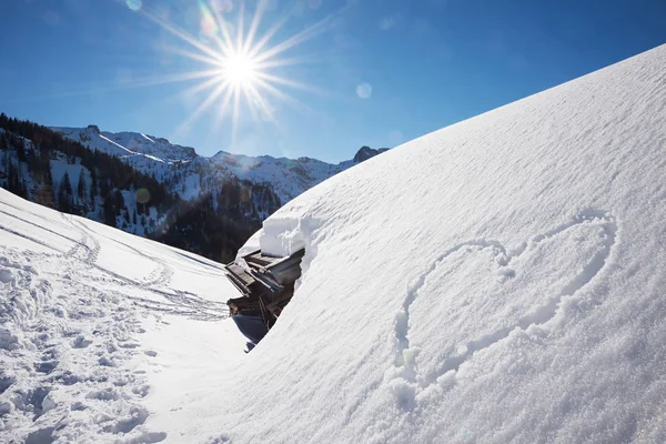 Bright sunny winter landscape tirol, snow covered alp hut and lo — Stock Photo, Image