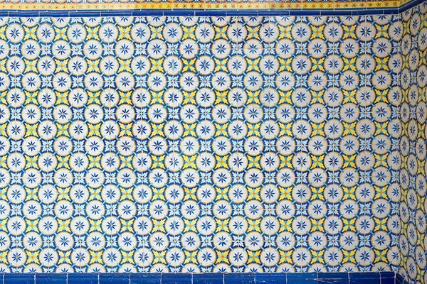 Historical azulejos tiles, facade decoration portugal. beautiful — Stock Photo, Image