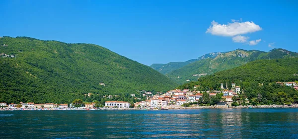 Coastline of moscenicka draga, view to Ucka mountains, Kvarner B — Stock Photo, Image