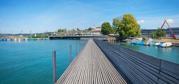 Historický Dřevěný Most Hurdenu Rapperswilu Jezero Zurichsee Tyrkysová Voda Kanton — Stock fotografie