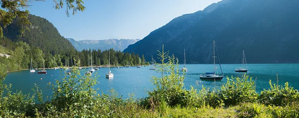 Vista Campeggio Lago Achensee Con Barche Vela Panorama Paesaggio Austria — Foto Stock