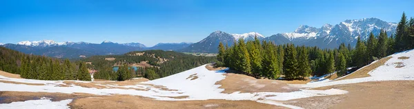 Szeroka Panorama Alpejskiego Krajobrazu Widok Góry Kranzberg Mittenwald Wczesna Wiosna — Zdjęcie stockowe