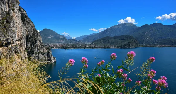 Bellissimo Lago Gardasee Meta Turistica Riva Trentino Paesaggio Italiano Estate — Foto Stock