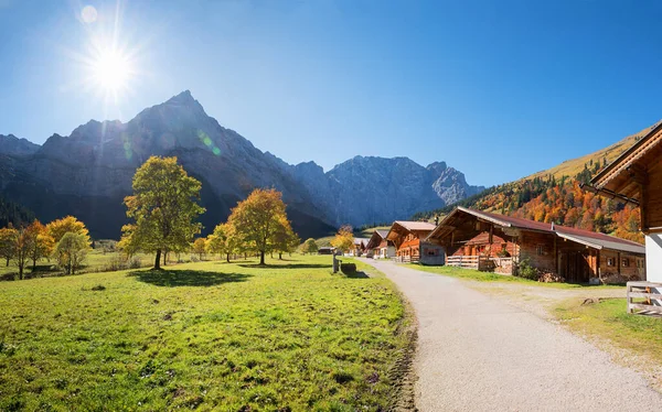 Wandelpad Gouden Oktober Landschap Populaire Toeristische Bestemming Eng Almen Tirol — Stockfoto
