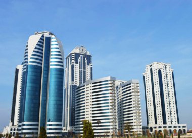 Modern mimari binalar büyük şehir manzarası. 