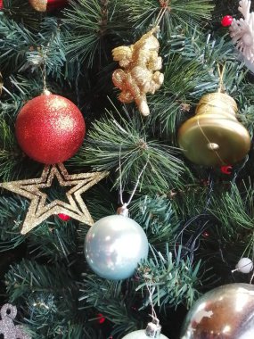 Kutlama dekore edilmiş yeni yıl ağacı arkaplanı. 