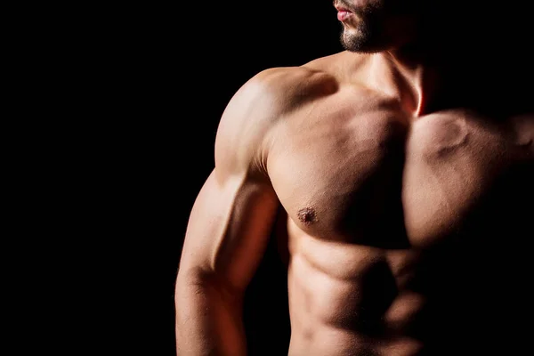 Fitness-Konzept. Muskulöser und sexy Oberkörper eines jungen Mannes mit perfektem Bauch, Bizeps und Brust. Männlicher Brocken mit athletischem Körper. — Stockfoto