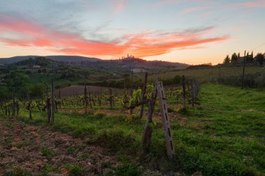 Gün batımında San Gimignano ortaçağdan kalma şehir