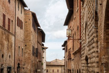 San Gimignano dar sokaklar Ortaçağ kenti büyüleyici