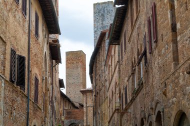 San Gimignano dar sokaklar Ortaçağ kenti büyüleyici