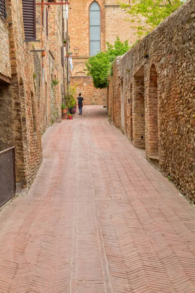 San Gimignano encantador calles estrechas ciudad medieval —  Fotos de Stock