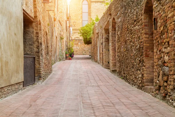 San Gimignano encantador calles estrechas ciudad medieval — Foto de Stock