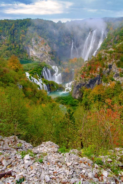 Cascade les lacs de Plitvice à l'automne — Photo