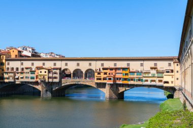 Arno Nehri Floransa şehir ve Ponte Vecchio köprü