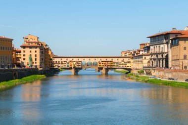 Arno Nehri Floransa şehir ve Ponte Vecchio köprü
