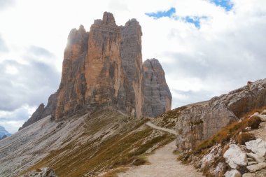 Tre Cime di Lavaredo Dolomites içinde güzel bir ortamda