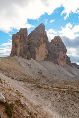 Tre Cime di Lavaredo Dolomites içinde güzel bir ortamda