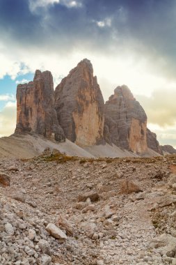 Tre Cime di Lavaredo Dolomites içinde güzel bir ortamda