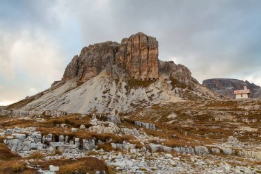 Güzel dağlar ve Dolomites'in Dağ doruklarına