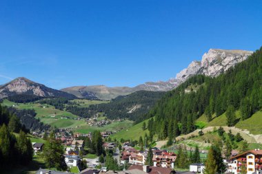 Dolomites, south Tyrol içinde tipik dağ manzarası