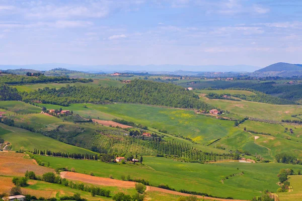 Toskana Landschaft, schöne grüne Hügel Frühling — Stockfoto