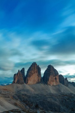 Tre Cime di Lavaredo Dolomites içinde güzel bir ortamda 